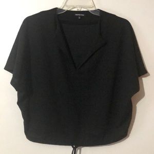 WHO WHAT WEAR Black short Sleeve Crop Top